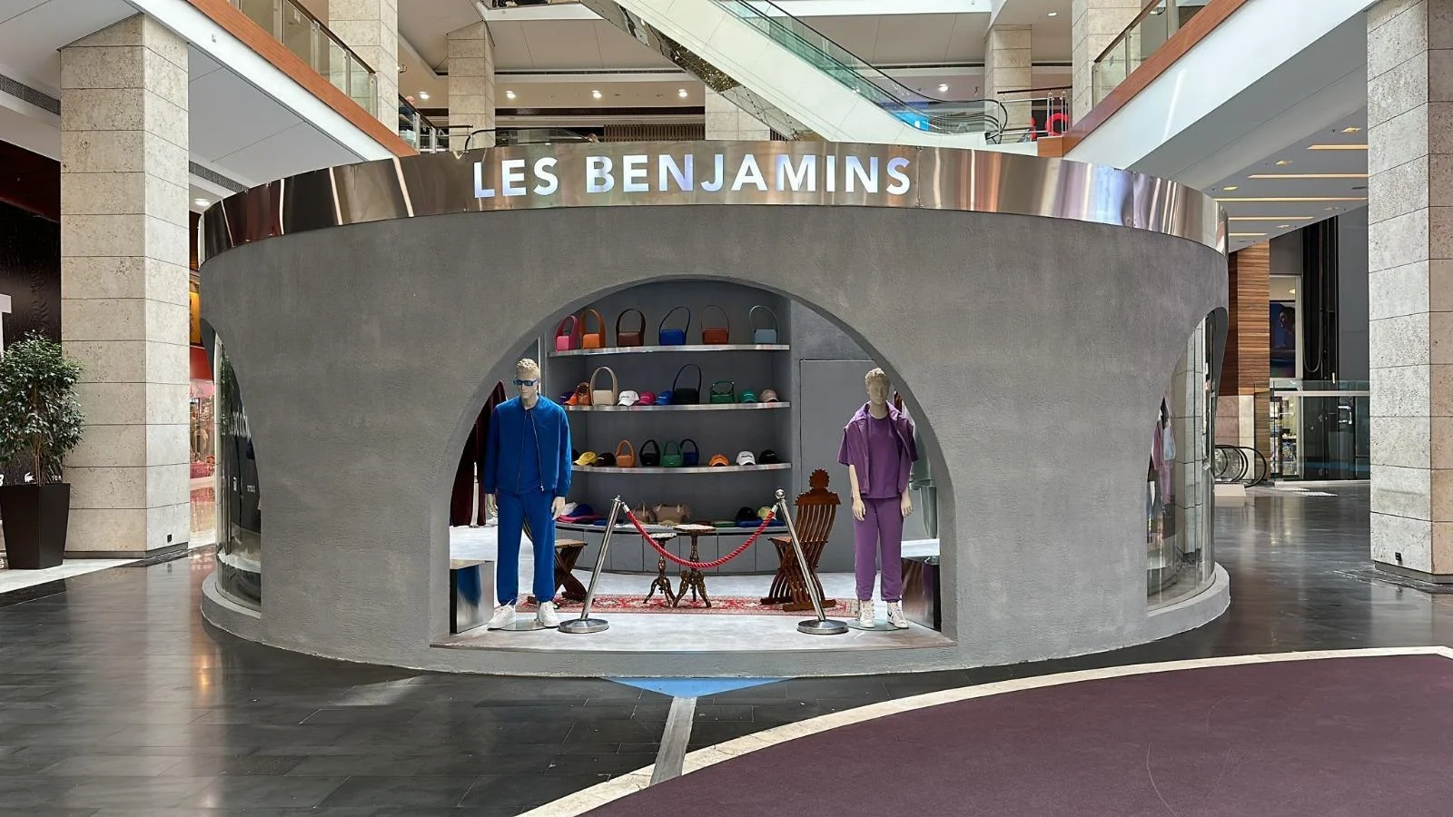 Les Benjamins — Görsel 2